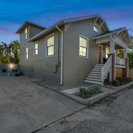 Hgtv-Featured Beach Home- Walk To Beach- Sleeps 12-3